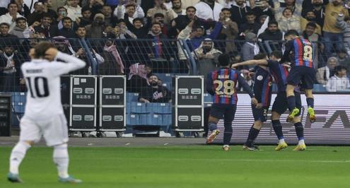 "الملكي لم يصل للمملكة".. برشلونة يقسو على ريال مدريد ويتوج بالسوبر الإسباني